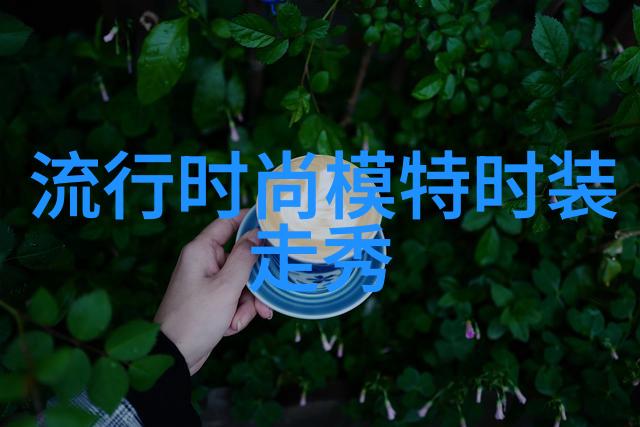 吕佳容孔雀裙惊艳亮相时尚盛典 单肩亮片活力看秀